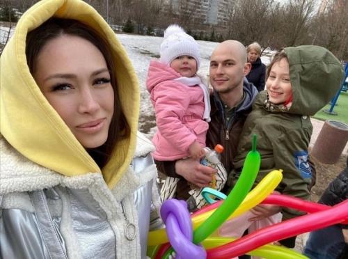 Бывший участник дома-2 Илья Григоренко вынужден спать в переходе и просить денег у прохожих после расставания с Аленой Ашмариной. 04