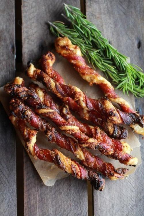 Сырные палочки с беконом.