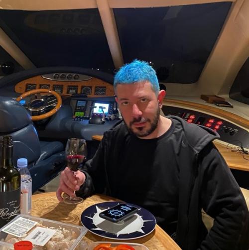 Побывавший во всех 265 странах мира Артемий Лебедев заявил, что лучшая страна - Россия. 01