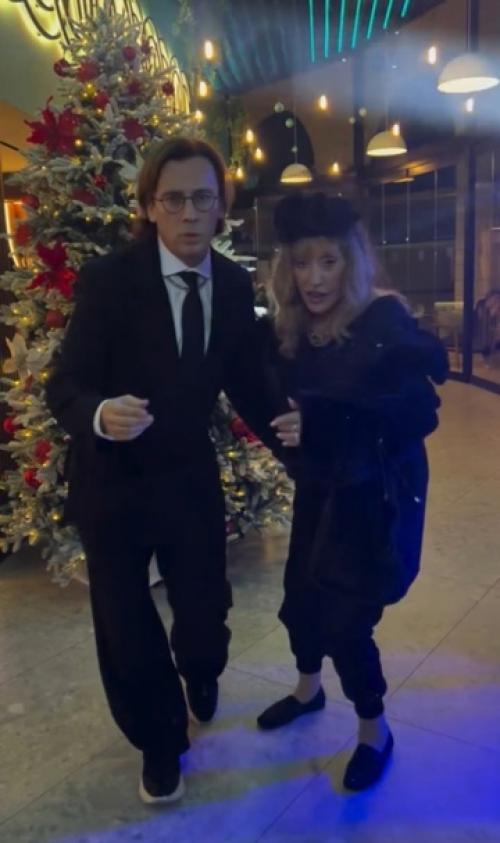 Алла Пугачева и Максим Галкин встретили новый 2025 год за границей, так как уже почти три года они не живут в России. 01