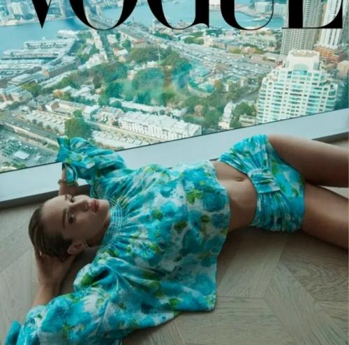 Рози хантингтон - уайтли снова покоряет обложку Vogue в откровенных образах. 01