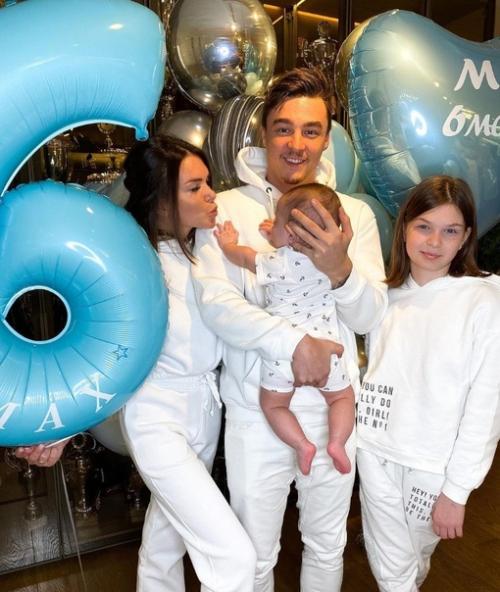 Катя Жужа третьего ребенка ждет. 02