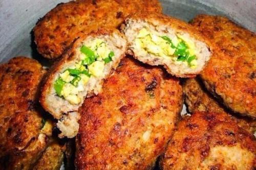 Гречневые зразы с куриным Филе, зеленым луком и яйцом. Гречневые зразы с куриным Филе, зеленым луком и яйцом.
