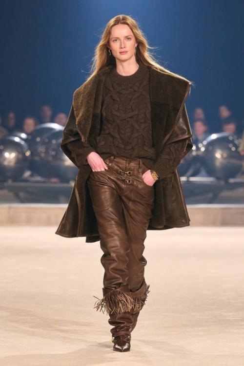 С легкой руки Isabel Marant следующей осенью будьте готовы увидеть архетип кочевника на каждой второй. 08