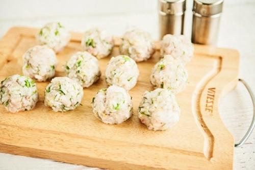 Рыбные тефтели. Благодаря кабачку, добавленному к рыбному фаршу, тефтели получаются необыкновенно нежными. 05 Рыбные тефтели. Благодаря кабачку, добавленному к рыбному фаршу, тефтели получаются необыкновенно нежными. 05