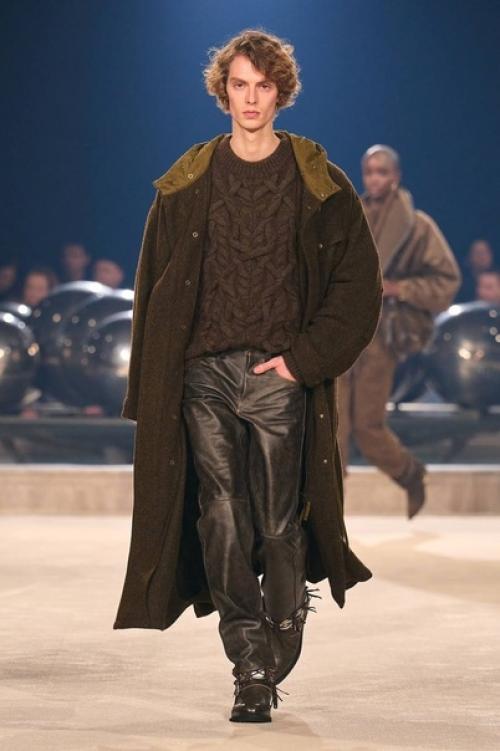 С легкой руки Isabel Marant следующей осенью будьте готовы увидеть архетип кочевника на каждой второй. 05