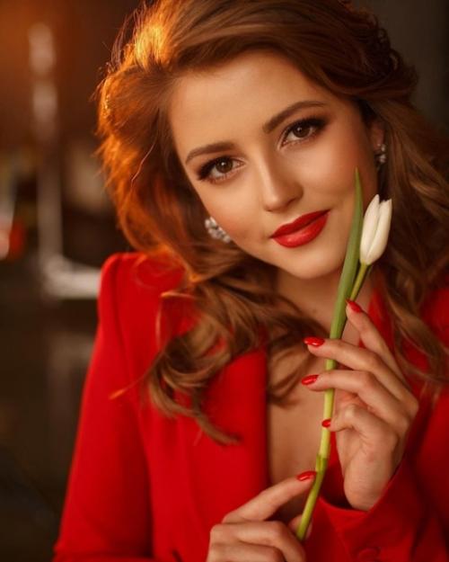 Красивая весенняя Анна михайловская. 03