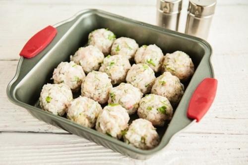 Рыбные тефтели. Благодаря кабачку, добавленному к рыбному фаршу, тефтели получаются необыкновенно нежными. 06 Рыбные тефтели. Благодаря кабачку, добавленному к рыбному фаршу, тефтели получаются необыкновенно нежными. 06