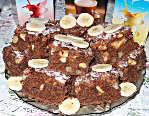 Вкусный, шоколадный и ароматный манник с яблоками. Вкусный, шоколадный и ароматный манник с яблоками.