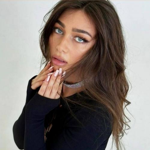 Михаил галустян впервые вышел в свет с новой девушкой.

