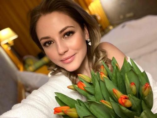 Красивая весенняя Анна михайловская. 02