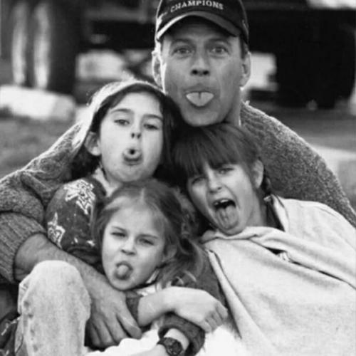 Фото из семейного архива Брюса уиллиса. 01