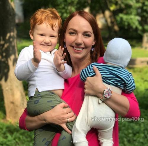 Российская актриса Галина боб вместе со своими очаровательными детками! 02