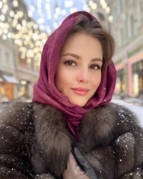 Красивая весенняя Анна михайловская. 04