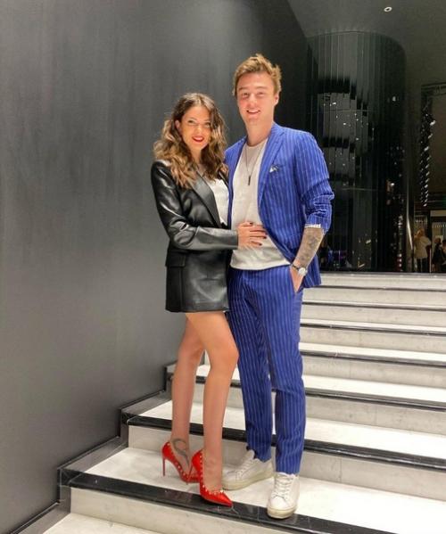 Катя Жужа третьего ребенка ждет. 04