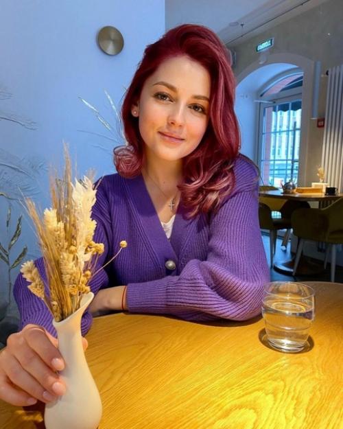 Красивая весенняя Анна михайловская. 01