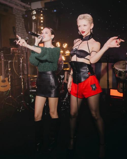 На том самом ДР Марго Овсянниковой, из-за которого она проигнорировала горе своего шефа Филиппа Киркорова, пели Бьянка, Егор крид и другие звезды. 06