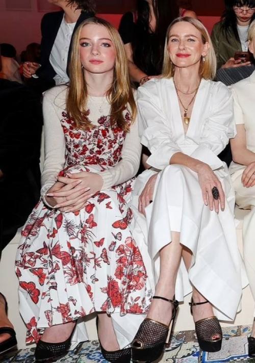 Наоми уоттс вышла в свет с 15-летним сыном. 01