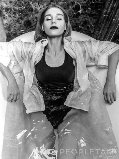 Кристина асмус волосы прямо в кадре фотосессии для Peopletalk отстригал. 05