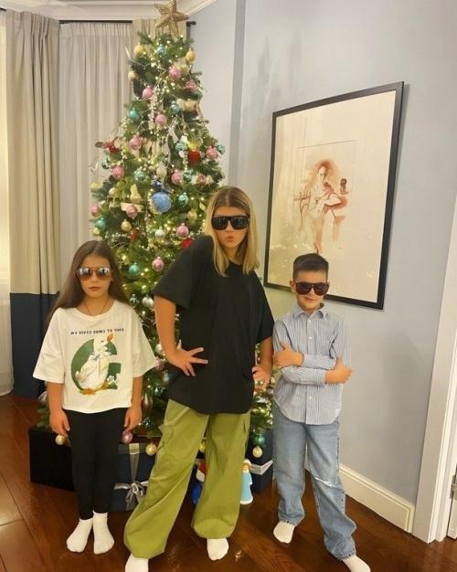 В Одиночку Воспитываю Троих Детей - Вячеслав Манучаров выложил фотографию со своими наследниками. 01