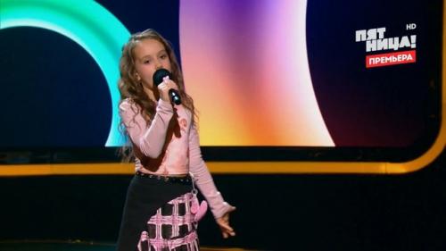 Виктория Дайнеко впервые показала 9-летнюю дочь и вывела ее на сцену. 01