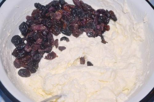 Слоенки с творожной начинкой и изюмом. 01 Слоенки с творожной начинкой и изюмом. 01