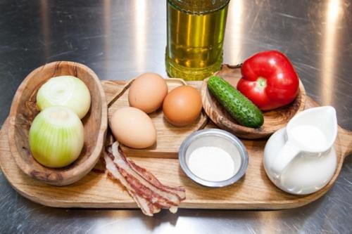 Омлет с луковой карамелью. 01 Омлет с луковой карамелью. 01