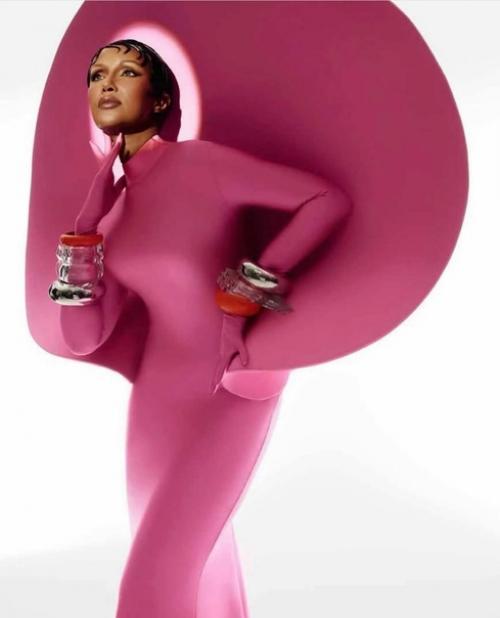 У арабского Hbazaar - 68-летняя топ Иман. 04