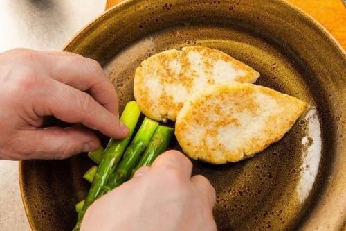 Котлеты из судака с польским соусом. 08 Котлеты из судака с польским соусом. 08