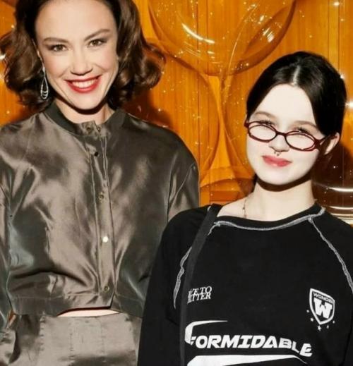 Копия Полищук: 16-летняя внучка актрисы растет красавицей, пока её отец Алексей Макаров хранит молчание. 01