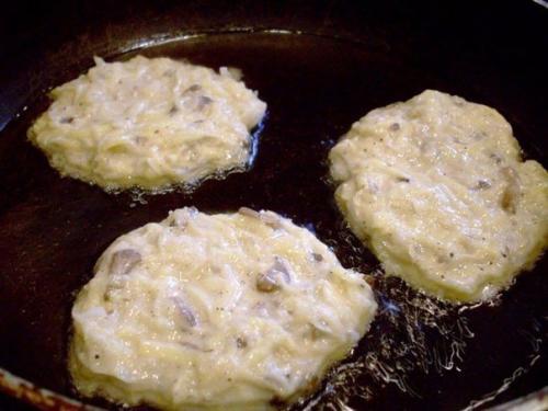 Драники.  Ингредиенты:   Яйца. 06