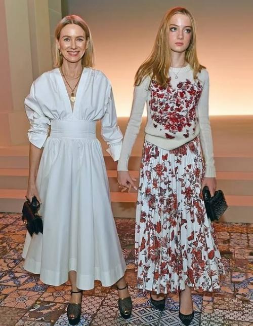 Наоми уоттс вышла в свет с 15-летним сыном. 04