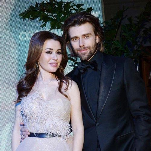 На днях 49-летие отмечала актриса и телеведущая Анастасия заворотнюк. 03