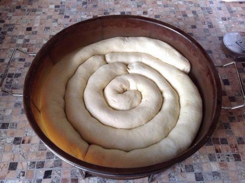 Пирог улитка с вишней. 03