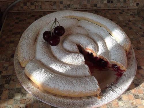Пирог улитка с вишней. 04