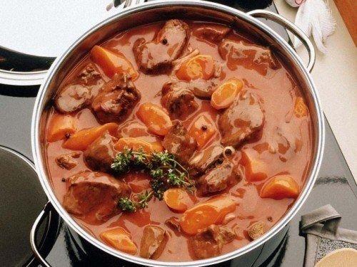 Тушеное мясо - любимое блюдо наших мужчин. Тушеное мясо - любимое блюдо наших мужчин.