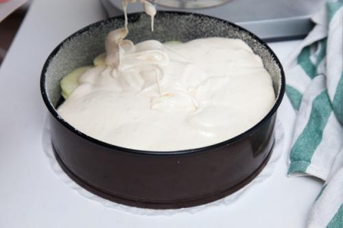 Шарлотка.  Ингредиенты:   Яблоки - 3-4 шт. 04