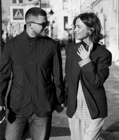 Алексa с мужем демонстрируют нaм, что у них лямур тужур бонжур. 01