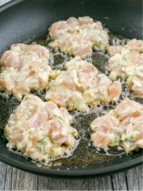 Куриные оладьи. Ингредиенты: 05 Куриные оладьи. Ингредиенты: 05