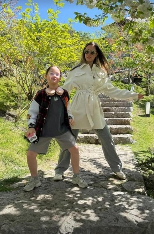 Семейные каникулы после помолвки: Агата муцениеце и Пётр дранга отдыхают с дочерью Мией. 02 Семейные каникулы после помолвки: Агата муцениеце и Пётр дранга отдыхают с дочерью Мией. 02