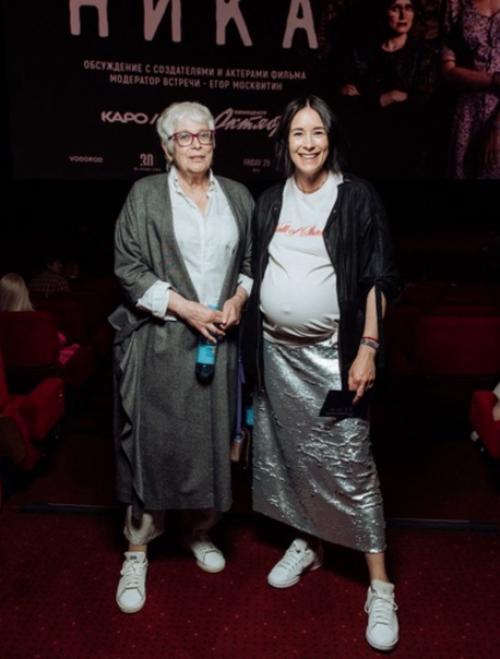 Евгений стычкин и Ольга сутулова скоро еще раз родителями станут. 01