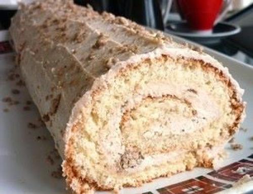 Бисквитный рулет с начинкой из творога и халвы. Бисквитный рулет с начинкой из творога и халвы.