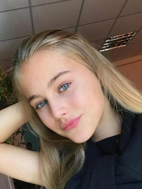 Блогерша по имени Арина савастра, известная как Спасибо Заюш не Знала, стала мамой! 03