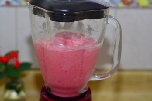 Клубничное мороженое. Ингредиенты: 02 Клубничное мороженое. Ингредиенты: 02