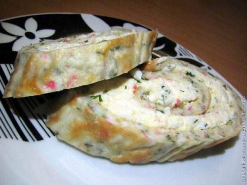 Рулет с крабовыми палочками. Рулет с крабовыми палочками.