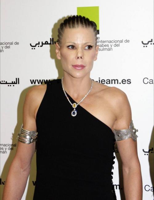 Княгиня Болгарии калина накачала бицепсы, чтобы отвлечь от лица Вурдалака. 02