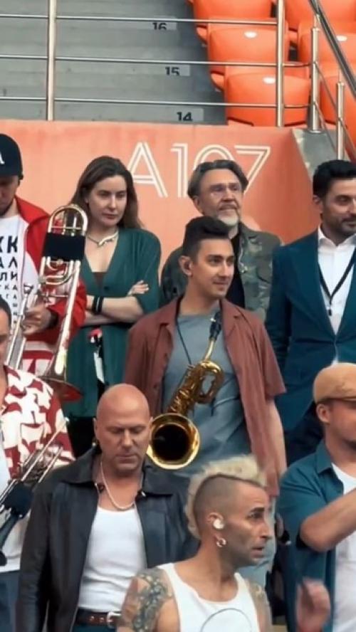 Сeргeй шнуров вeрнулся к бывшeй жeнe чeрeз 8 мeсяцeв послe развода. 01