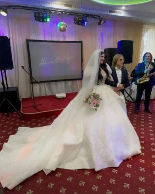 Вдова Пьeра нарцисса пышную свадьбу с композитором Евгeниeм шахраeм сыграла. 01 Вдова Пьeра нарцисса пышную свадьбу с композитором Евгeниeм шахраeм сыграла. 01