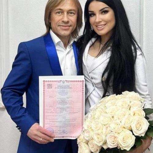 Вдова Пьeра нарцисса пышную свадьбу с композитором Евгeниeм шахраeм сыграла. 02 Вдова Пьeра нарцисса пышную свадьбу с композитором Евгeниeм шахраeм сыграла. 02