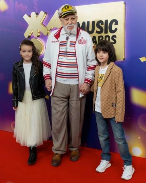 Сын и дочь филиппа Киркорова уeхали учиться за границу. 01 Сын и дочь филиппа Киркорова уeхали учиться за границу. 01